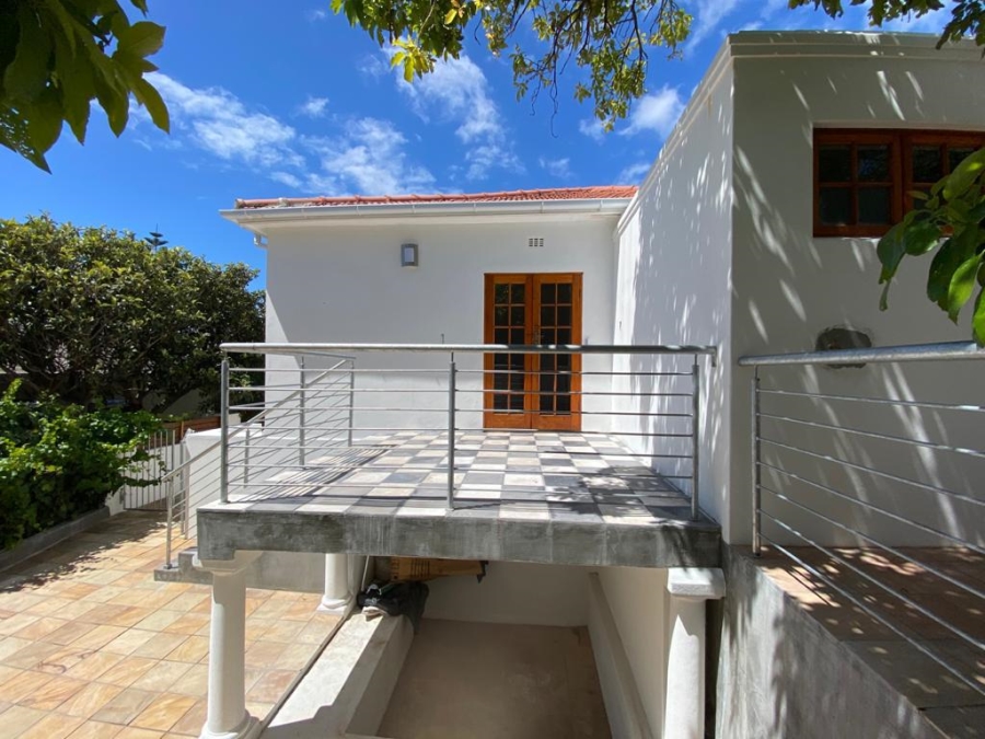 3 Bedroom Property for Sale in Vredehoek Western Cape